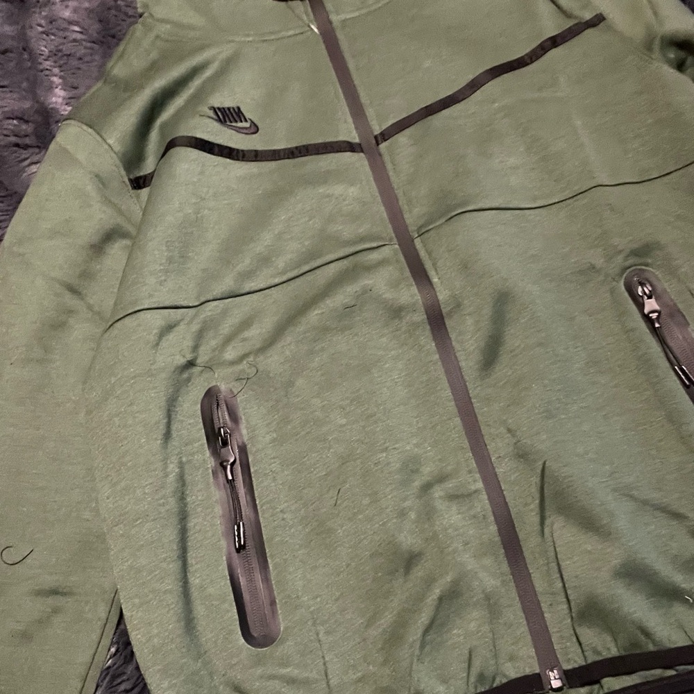 Nike Men’s Olive Green Performance Full-Zip Jacket